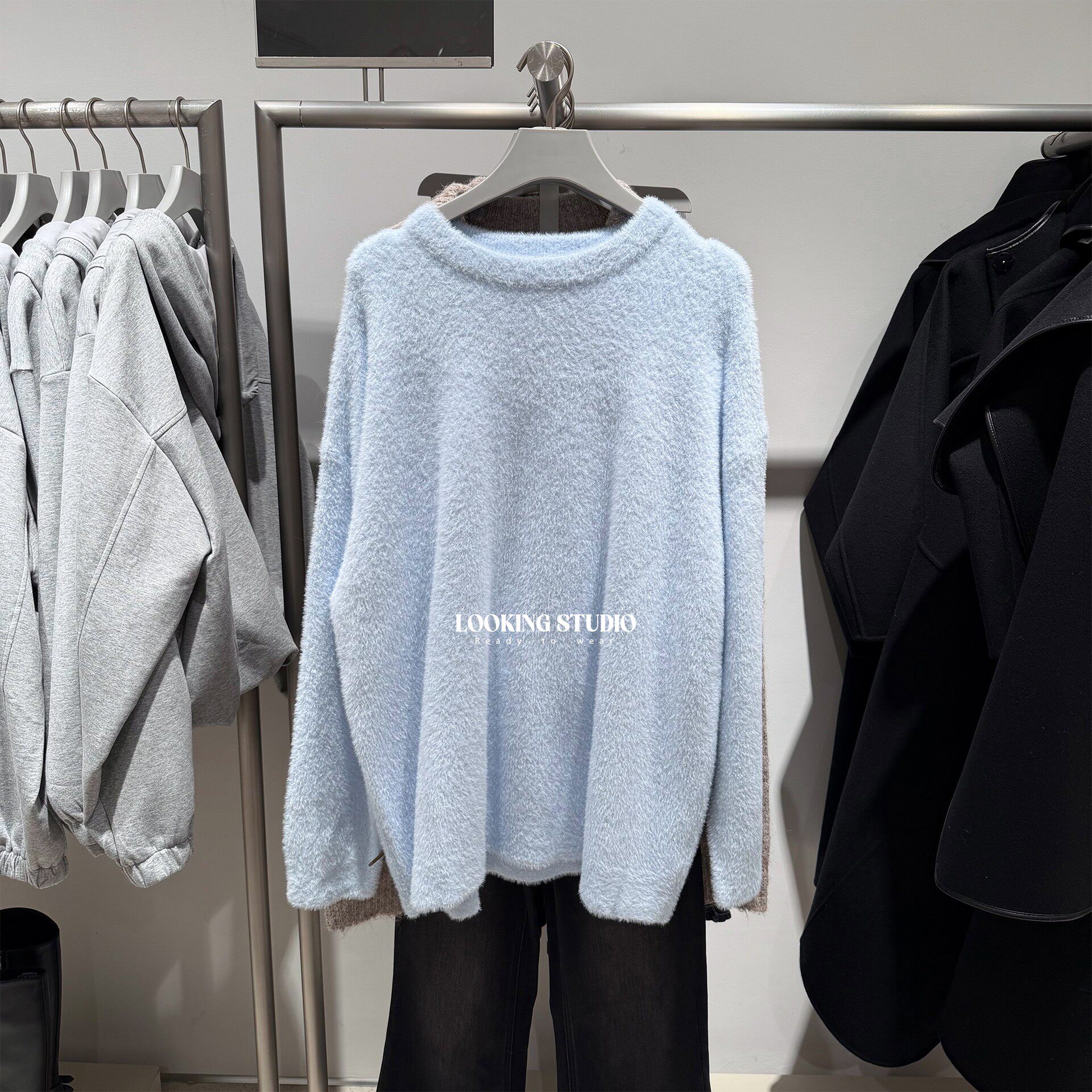 UR&DC2025冬季新款软糯感气质简约日常毛绒圆领套头长袖针织衫女