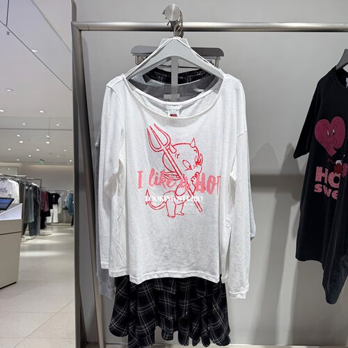 UR&DC2026春季新款宽松气质一字领印花斜领露肩棉质长袖T恤女上衣