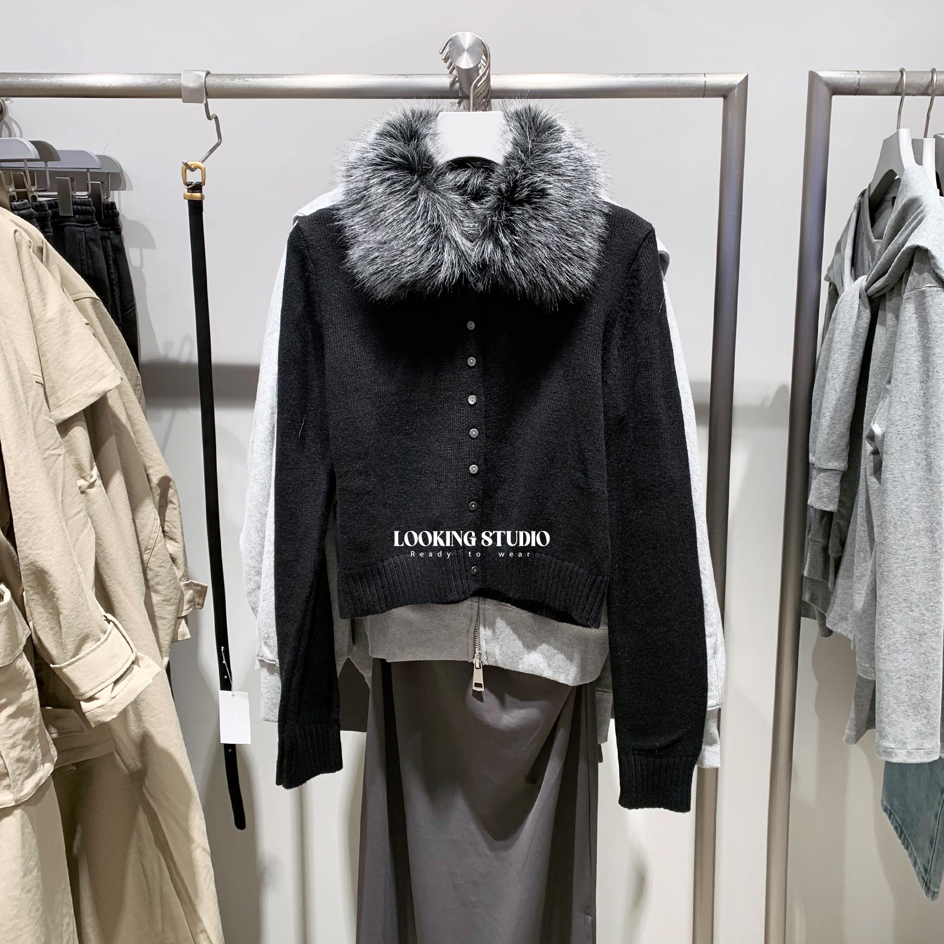 UR&DC2025秋冬新款钟楚曦同款气质高级感拼接毛领长袖针织开衫女