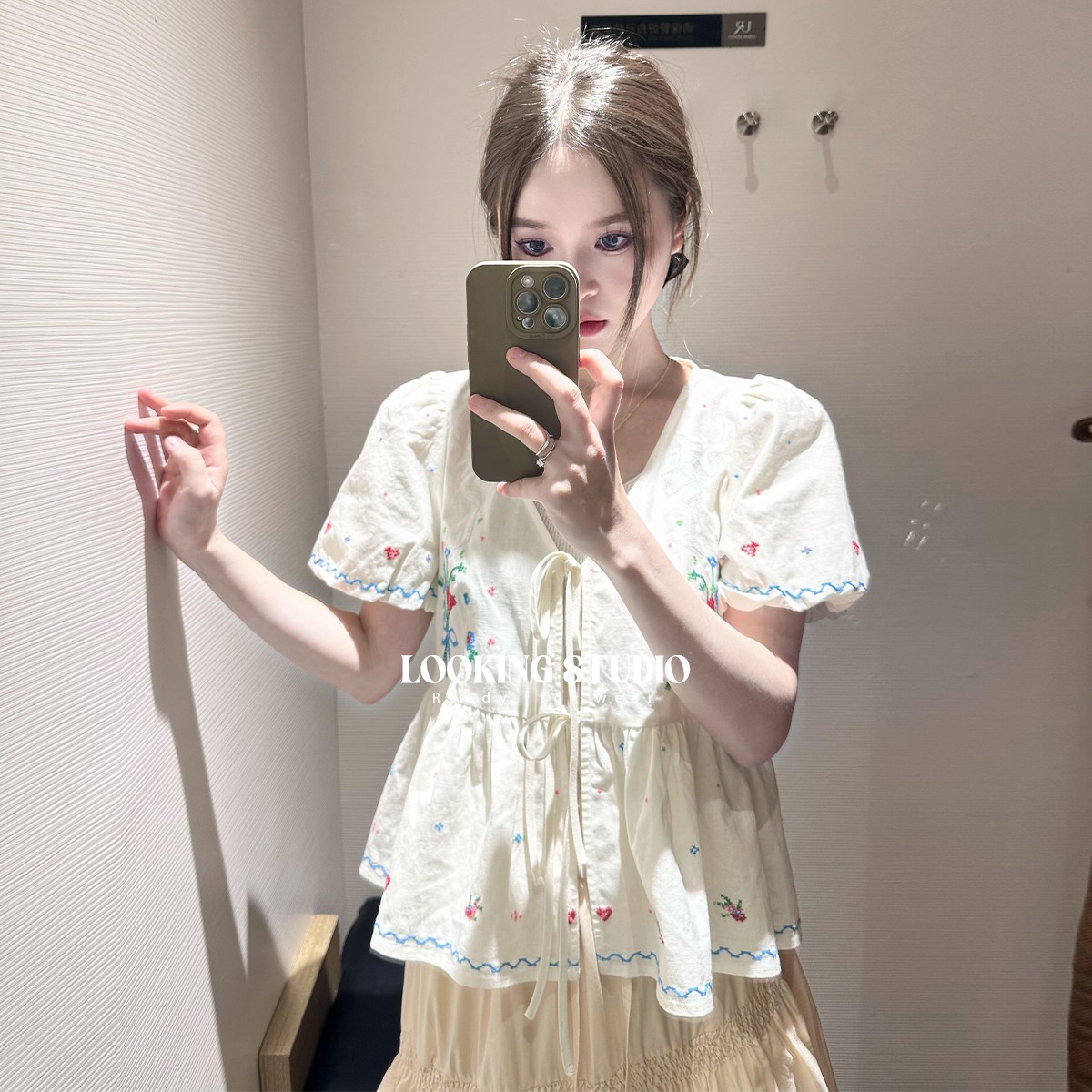 UR&DC2025夏季新款法式甜美风V领刺绣系带短袖开襟衬衫女短款上衣