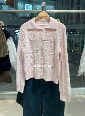 UR&DC2026春季新款法式休闲甜美风浅粉色绞花翻领镂空针织开衫女