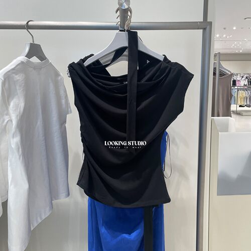 UR&DC2026夏季新款设计感魅力时尚斜领露肩抽褶挂脖T恤女短款上衣