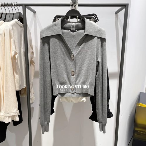 UR&DC2024秋季新款高级感金属扣黑色V领针织外套女长袖短款上衣潮