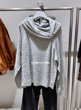 UR&DC2026春季新款设计感气质魅力金属扣扭结一字领长袖针织衫女