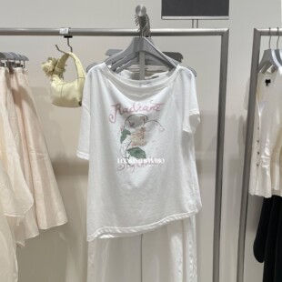 UR&DC2026夏季新款休闲风宽松时尚花卉精灵印花斜肩棉质短袖T恤女