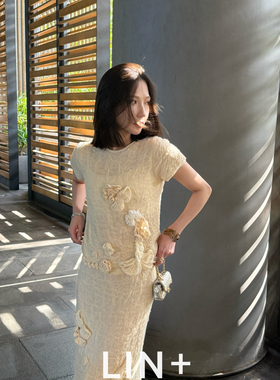 LIN+  -工手缝花朵羊驼小众设计显瘦小衫（含30羊毛）(18羊驼)ZL2