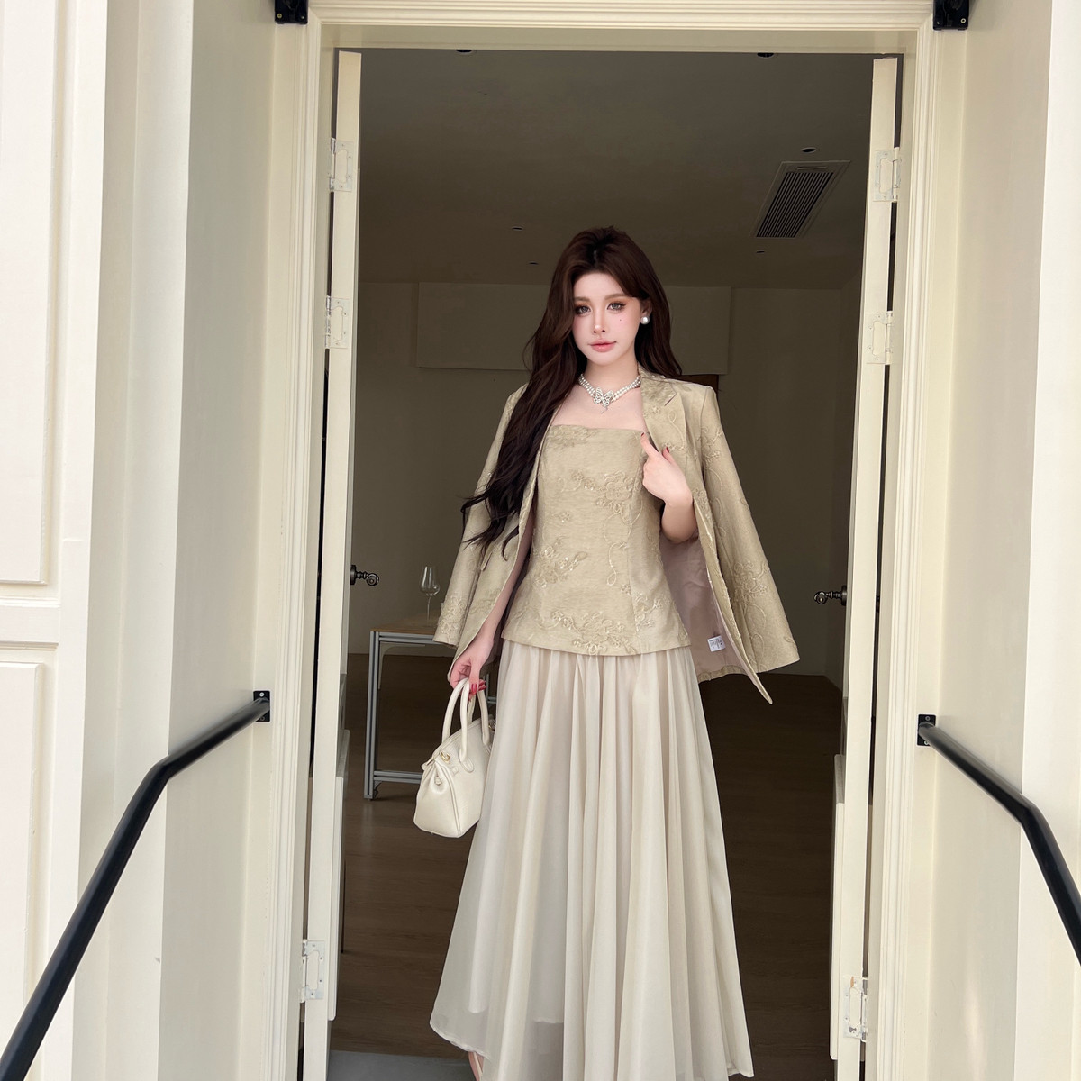 怡熙-高级感轻奢气质高雅亮片西装外套+吊带拼接连衣裙套装88012