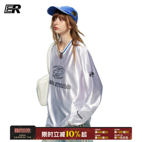 ER复古运动V领字母长袖T恤女