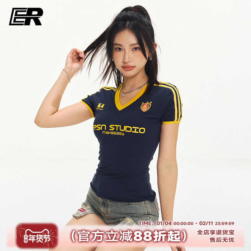 ER美式复古辣妹V领撞色印花短袖T恤女夏季运动修身显瘦高级感球衣