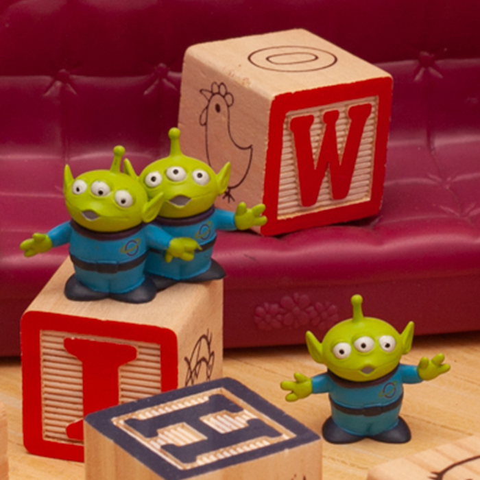 日单玩具总动员三眼仔外星人可爱卡通模型桌面车载小号摆件手办