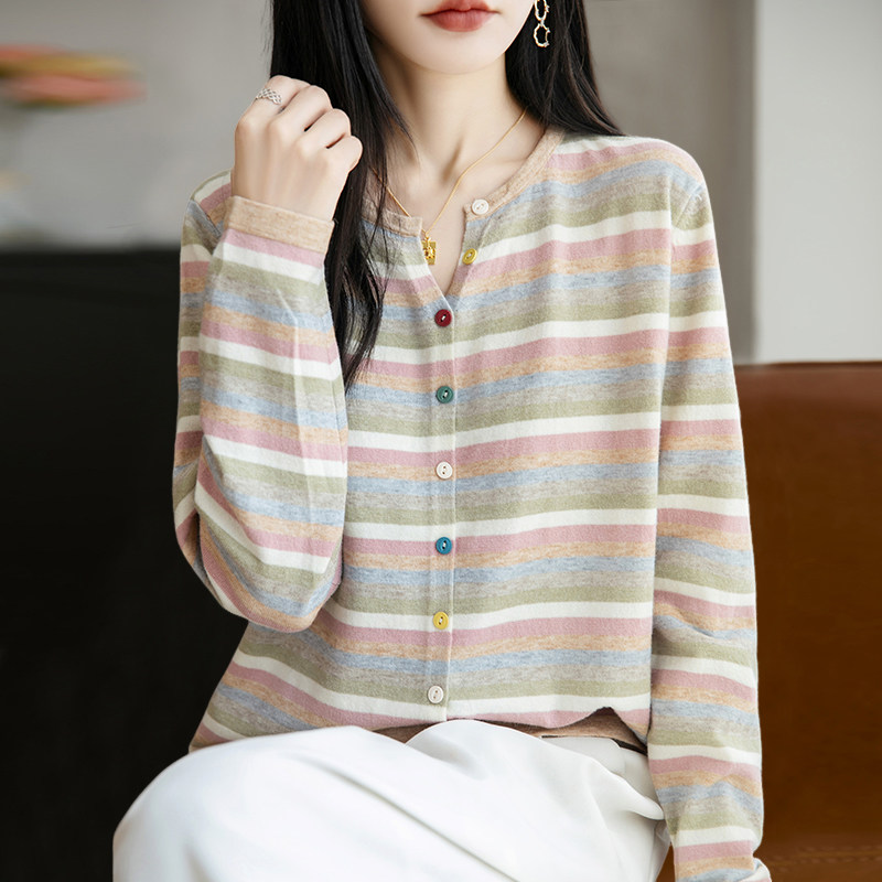 早秋彩扣条纹针织开衫外套女2025新款春秋外搭洋气大码女装上衣