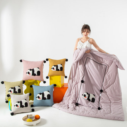 合起来是抱枕，打开是被子