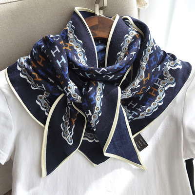 高级感丝绒三角丝巾春秋薄款围巾