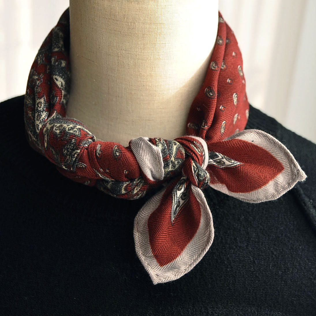 韩版复古印花小方巾红色植物花卉丝巾男女通用百搭护颈围巾高级感