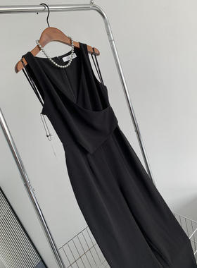 捡漏！淘到国外商场900+黑色V领连体裤L055