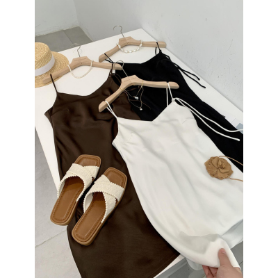 宽松气质缎面吊带连衣裙女