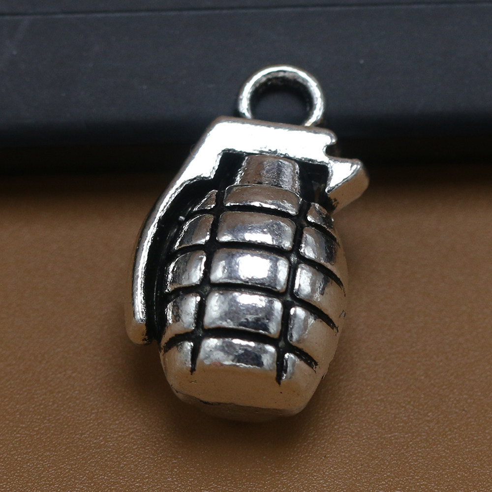 藏银色仿真合金特种兵手雷 手榴弹吊坠挂件 diy手工材料饰品配件