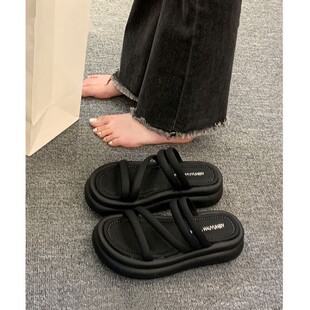网红爆款拖鞋松糕底沙滩凉拖鞋女外穿2026夏季新款纯色凉鞋踩屎感