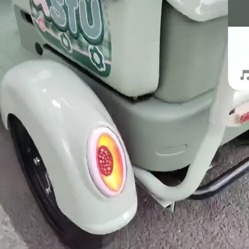 休闲三轮车篷车新款后挡泥板后泥瓦带灯三轮篷车台铃小刀四叶草