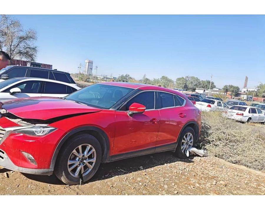 1月4日昌吉车牌号新ARE900马自达牌CA7202ATE6小型轿车网络拍卖公告