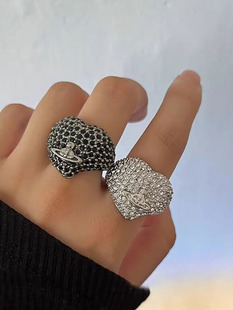 满钻土星爱心戒指女复古学生个性潮酷满钻黑色桃心食指中指指环