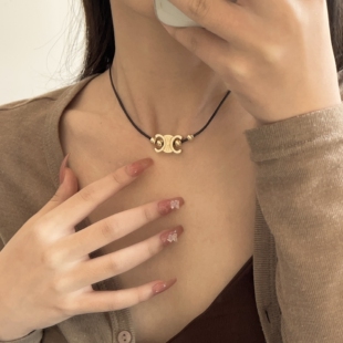 法式极简凯旋门串珠项链女2025新爆款气质休闲系绳颈链锁骨链配饰