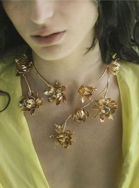 走秀款金色藤曼花朵项链锁骨链女