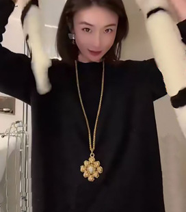 小香风金色字母双c毛衣链女高级感大气珍珠项链2025新爆款卫衣链