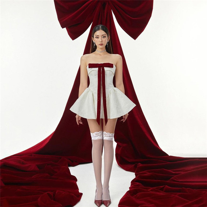 可甜可辣撞色蝴蝶结抹胸连衣裙