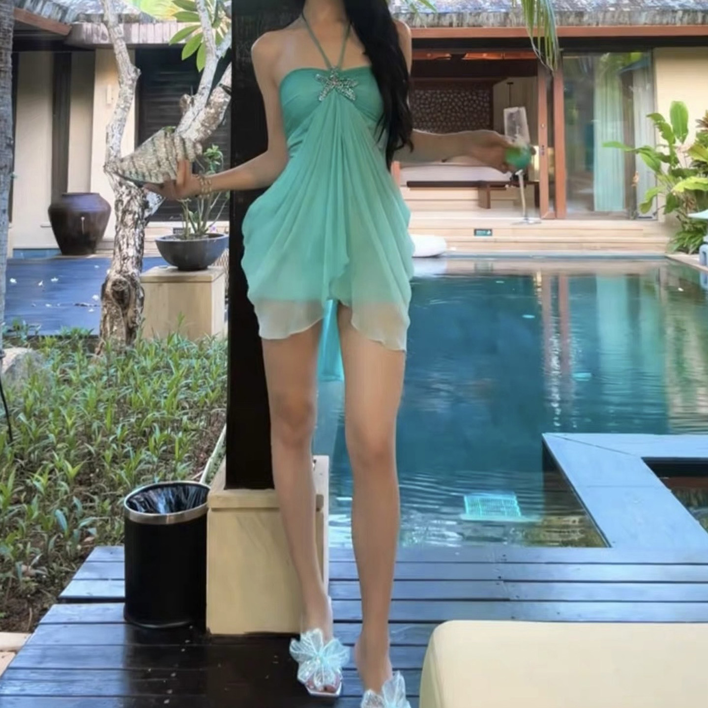 KLIOU 薄荷曼波绿海星装饰挂脖连衣裙女设计感褶皱网纱拼接短裙潮图片