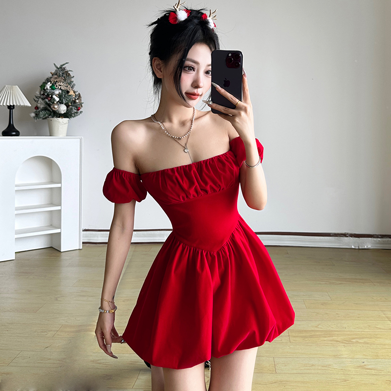 年会穿搭氛围感一字肩连衣裙