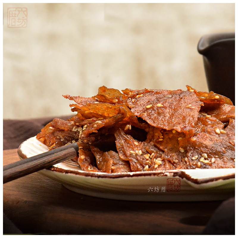 新款 六坊厝知味辣条手撕老式辣片甜辣豆皮网红零食素食80后怀旧