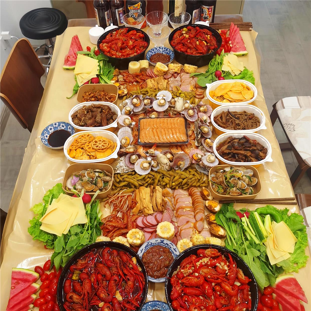 漂亮饭食品级牛皮纸防油垫纸大张隔油纸聚会聚餐一次性桌布油纸垫