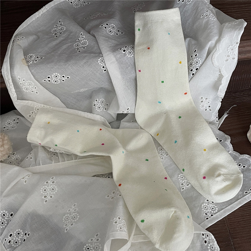 스트라이프와 컬러풀한 도트가 돋보이는 봄이야기 펜던트가 너무 귀엽네요  심플하고 활용도가 높은 컬리지 스타일의 귀여운 여성면