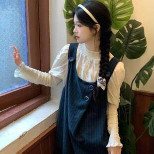 2025秋冬新款穿搭一整套藏青色毛呢背带连衣裙女学生木耳边衬衫