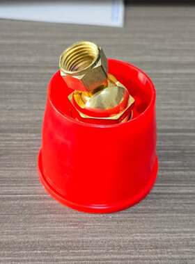 红色金属喷头螺纹连接