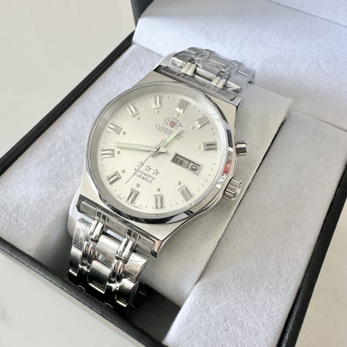 东方双狮男士指针蓝宝石镜片