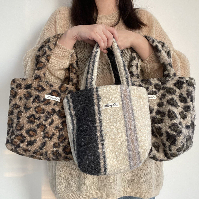 2025秋冬可爱圈圈毛呢手提包袋便携收纳小方包便当袋子手拎包毛绒