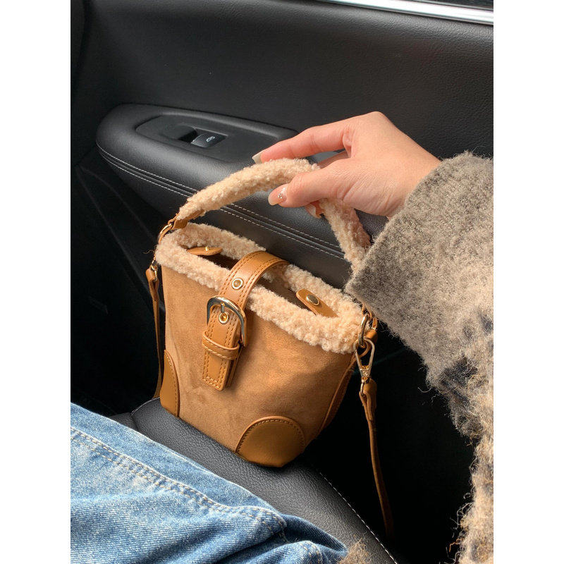 巴恩风磨砂麂皮绒拼接羊