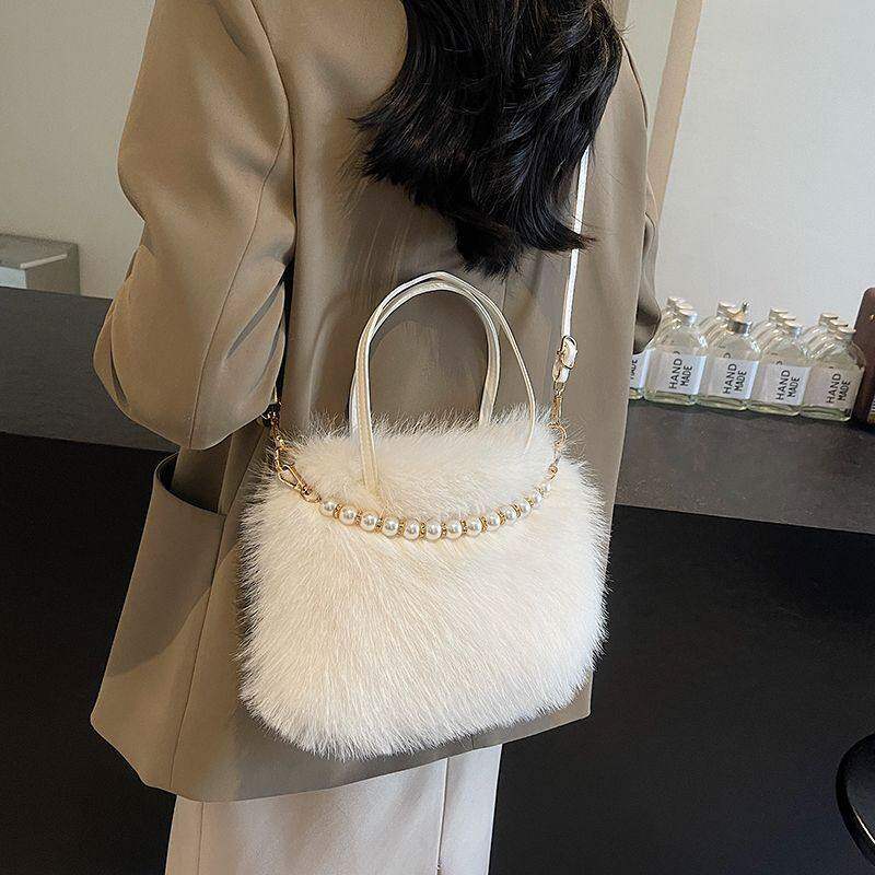 秋冬新款毛茸茸手提包时尚珍珠毛毛小方包高级森系质感女士斜挎包