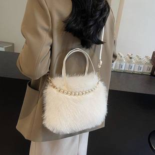 秋冬新款 珍珠毛毛小方包高级森系质感女士斜挎包 毛茸茸手提包时尚
