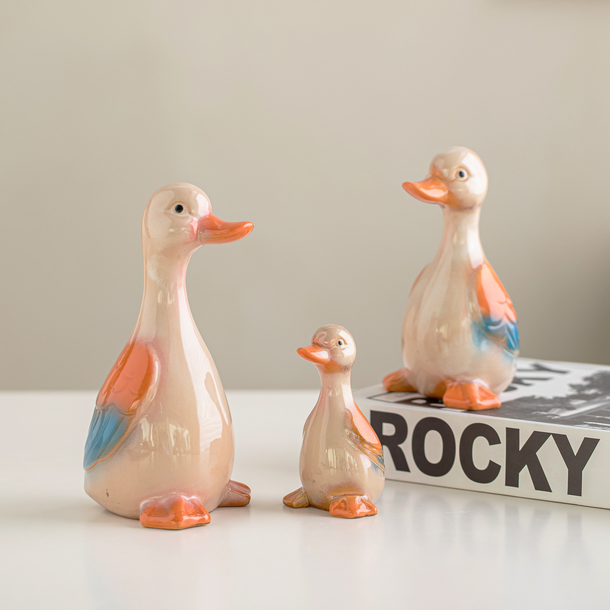 北欧风创意丑小鸭一家三口呆萌小鸭子摆件陶瓷动物萌宠家居装饰品,家居饰品,桌面摆件,淘宝优惠券,粉丝福利购,淘宝优惠卷