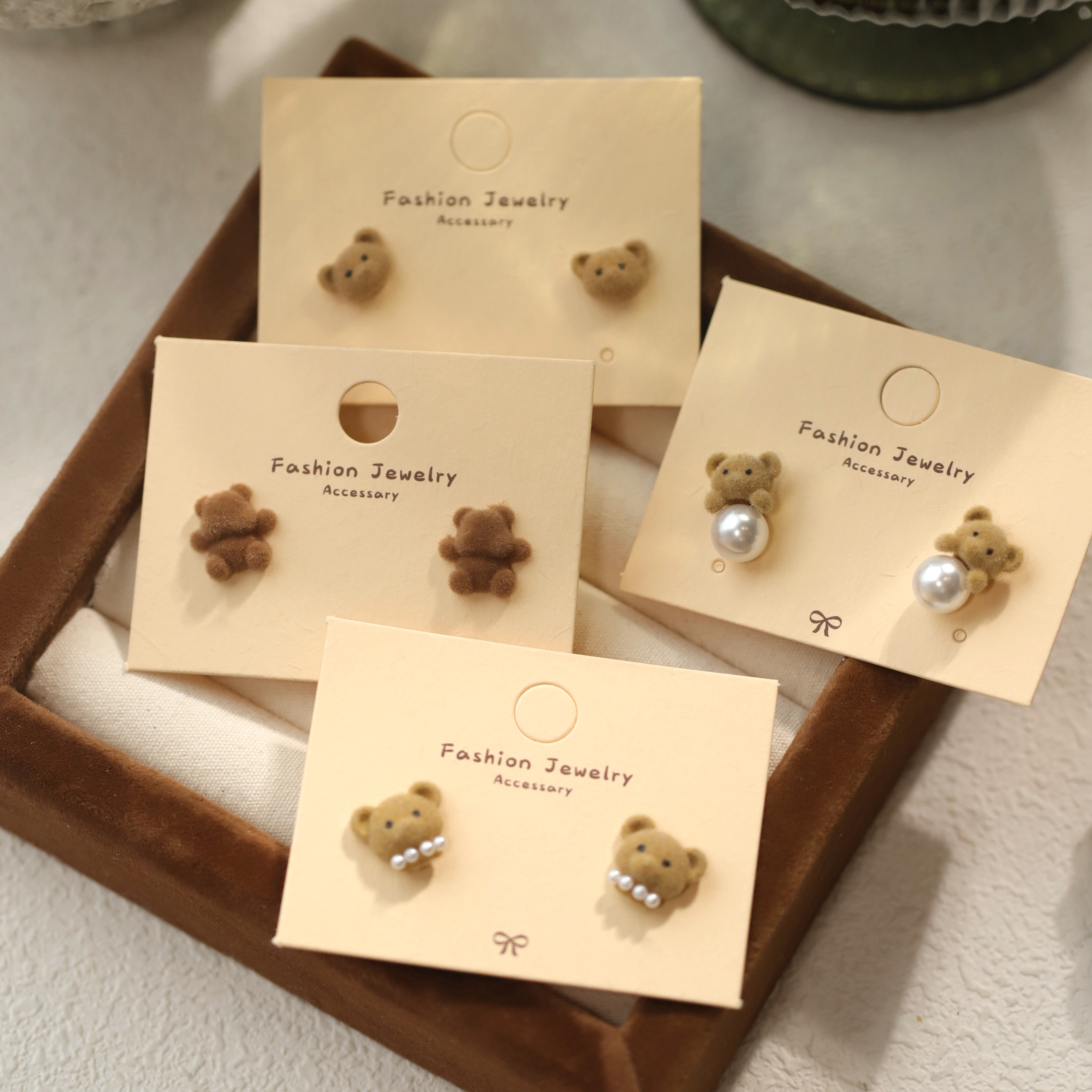 咖色植绒小熊耳钉2025年新款爆款耳环女可爱卡通甜美毛茸耳饰冬天