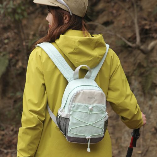 迷你新款户外登山包轻量化徒步小背包运动出行双肩包女轻便旅行包