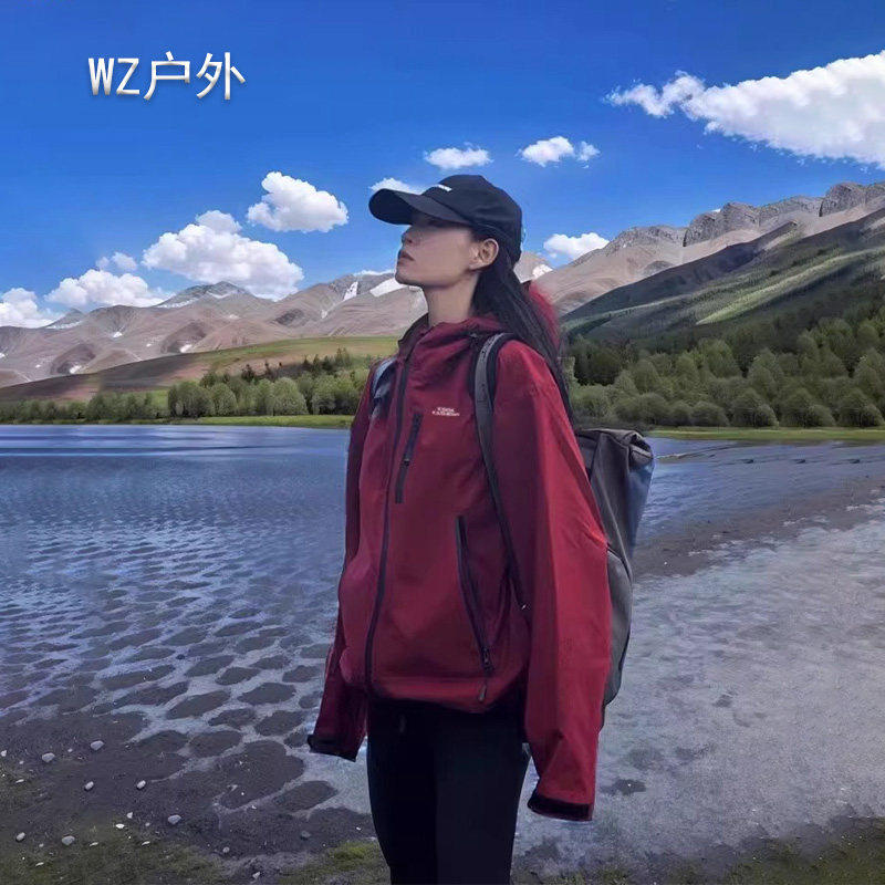 德国冲锋衣外套女款2025新款秋冬高级感三合一户外情侣登山服外衣