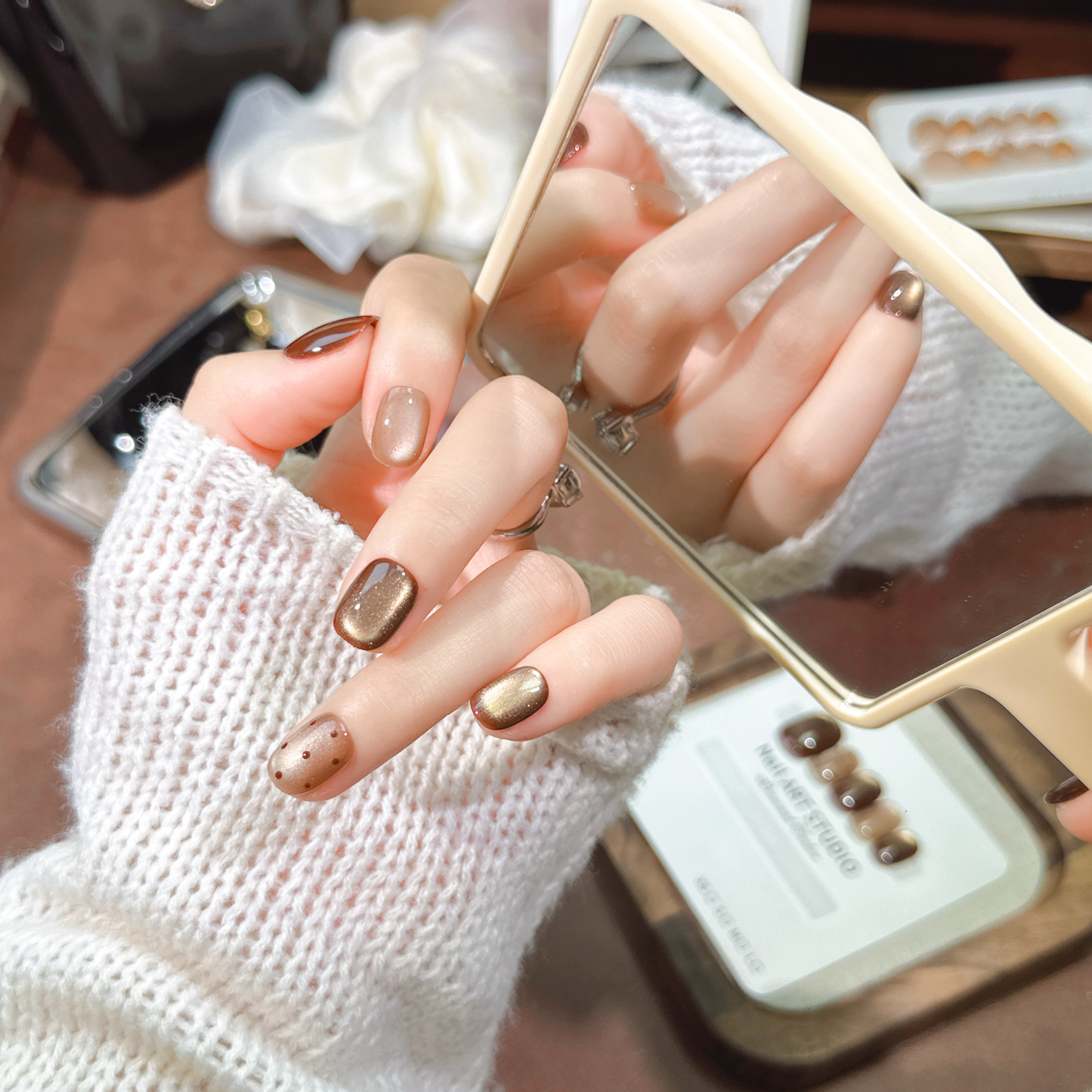 【榛果】爆闪玻璃珠猫眼纯手工穿戴甲2025秋冬显白短款美甲学生