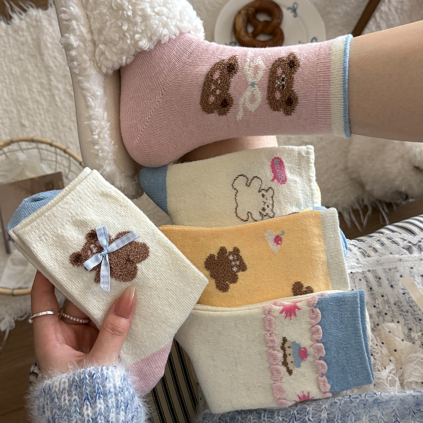 可爱袜子女2025新款卡通羊毛秋冬学院风百搭女生春秋纯棉中筒袜