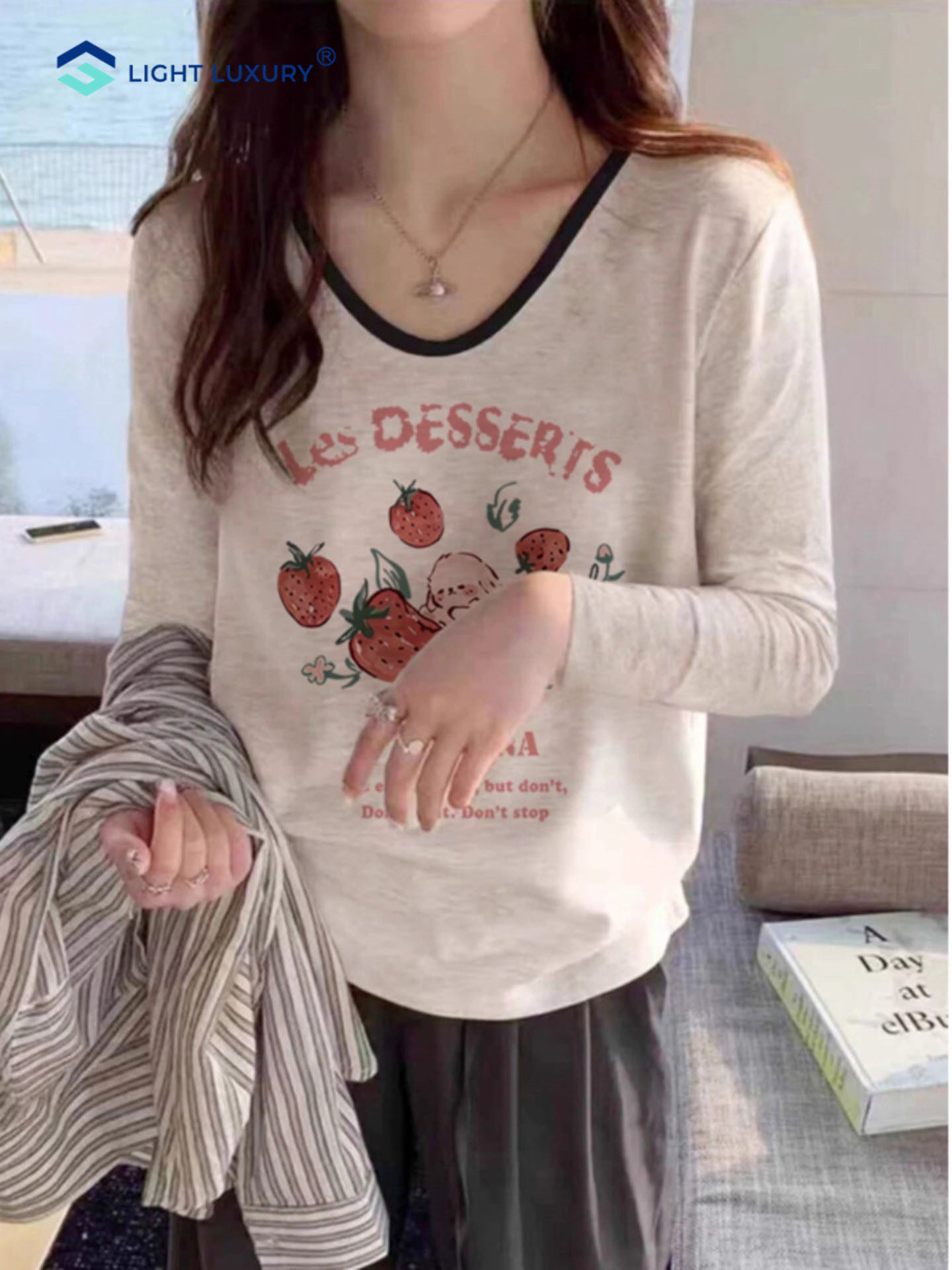 正肩v领长袖t恤女减龄印花设计感穿搭内搭打底衫柔软舒适大码上衣