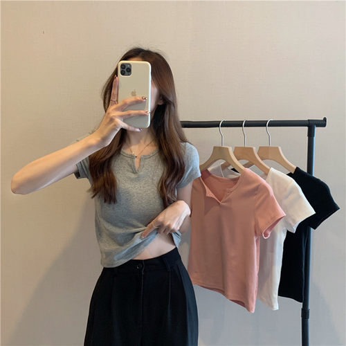 Short slim fit crop top T-shirt with short sleeves for women