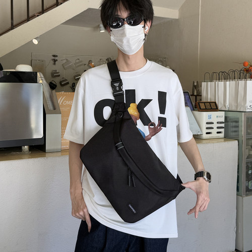 男士防泼水大容量轻便斜挎胸包